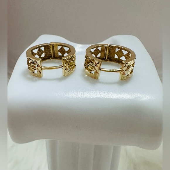 Diacut Earrings.  💛 Real 18(18k) Karat Solid Gold Jewelry - Picture 8 of 10